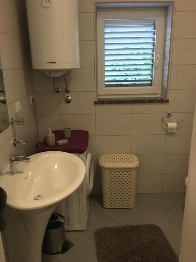 Nikka Apartments Malinska Bagian luar foto
