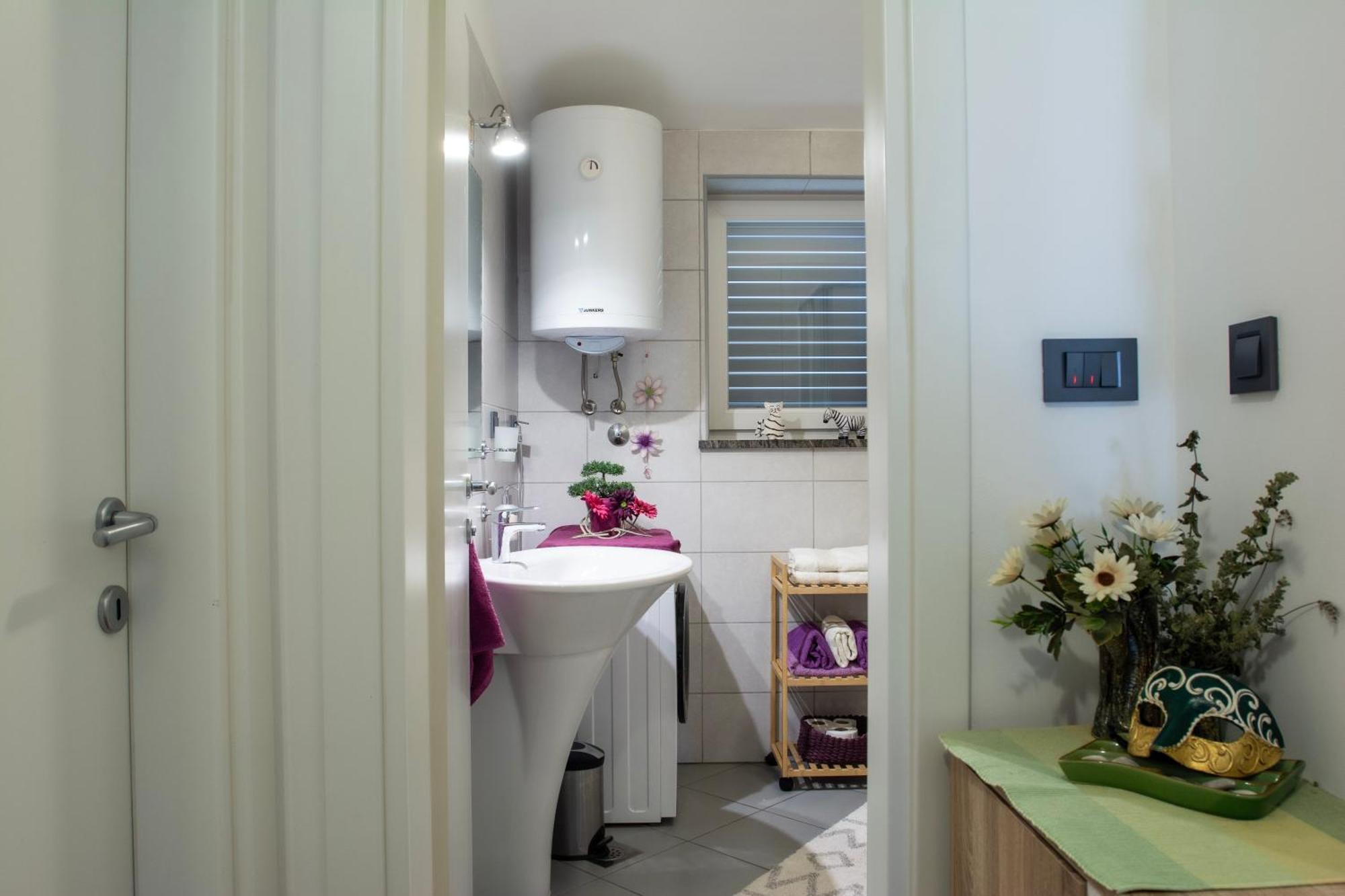 Nikka Apartments Malinska Bagian luar foto